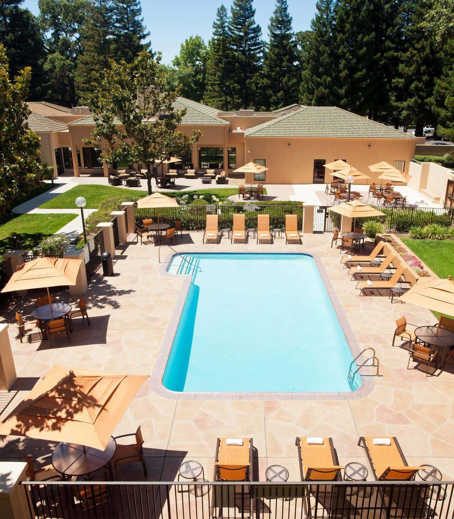 Courtyard Sacramento Airport Natomas Hotel Bagian luar foto